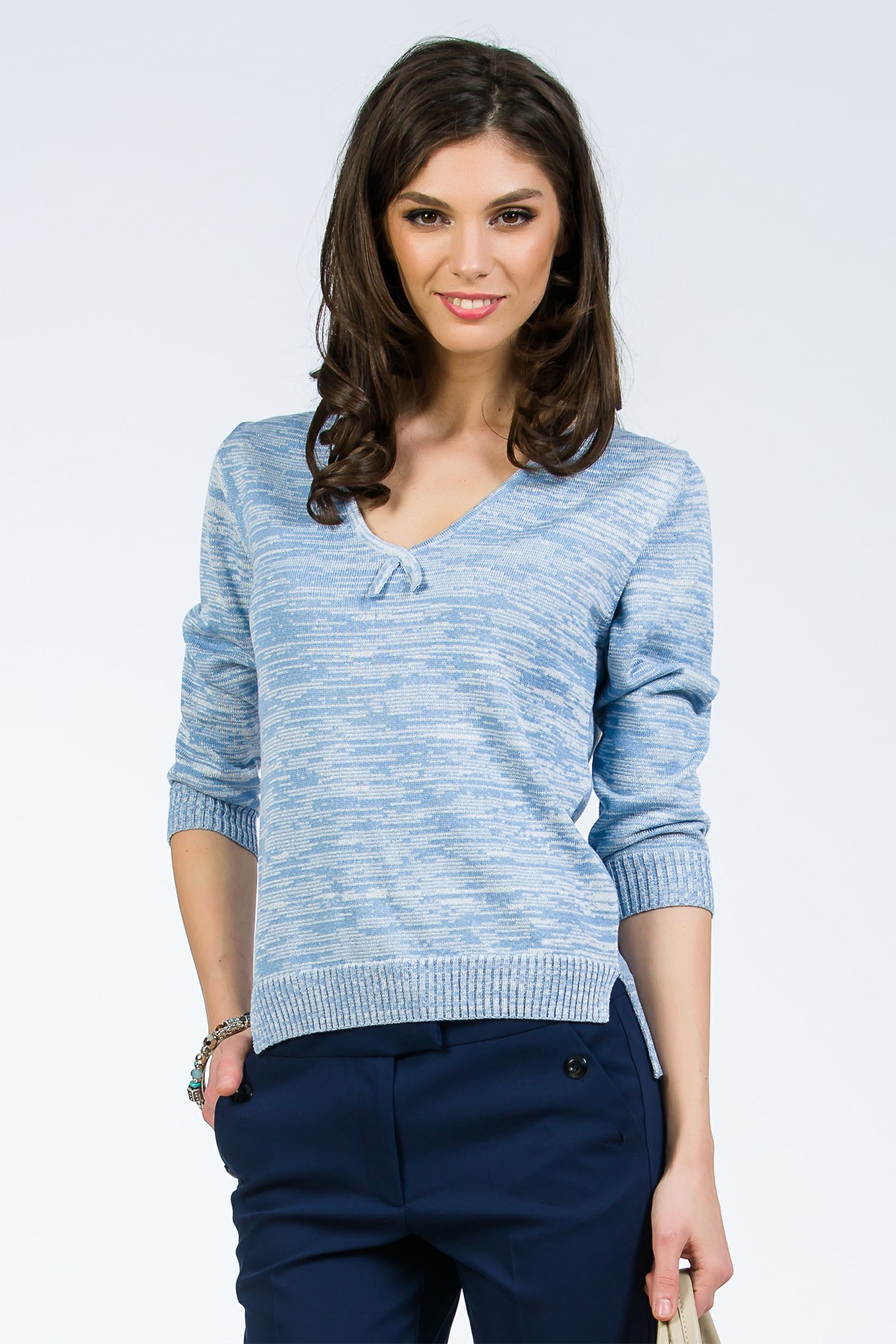 pulover-bleu-scurt